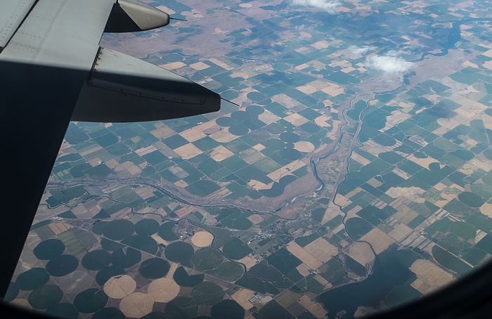 Idaho Jerome County (links oben) / Snake River / Twin Falls County 2017-08-25 Flug DAL1873 Salt Lake City (KSLC) - Seattle/Tacoma (KSEA) Murtaugh Lake Luftbild aerial photo