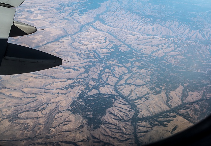 Umatilla County: Interstate I-84 (Old Oregon Trail Highway) 2017-08-25 Flug DAL1873 Salt Lake City (KSLC) - Seattle/Tacoma (KSEA) Umatilla River Luftbild aerial photo