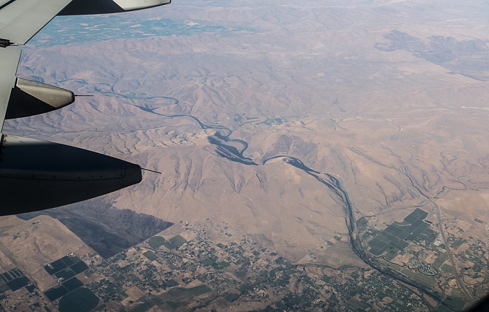 Washington Yakima County: Selah, Yakima River 2017-08-25 Flug DAL1873 Salt Lake City (KSLC) - Seattle/Tacoma (KSEA) Luftbild aerial photo