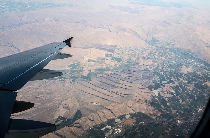 Washington Yakima County: Naches River 2017-08-25 Flug DAL1873 Salt Lake City (KSLC) - Seattle/Tacoma (KSEA) Luftbild aerial photo