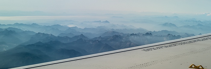 Washington Kittitas County: Cascade Range (Kaskadenkette) 2017-08-25 Flug DAL1873 Salt Lake City (KSLC) - Seattle/Tacoma (KSEA) Luftbild aerial photo