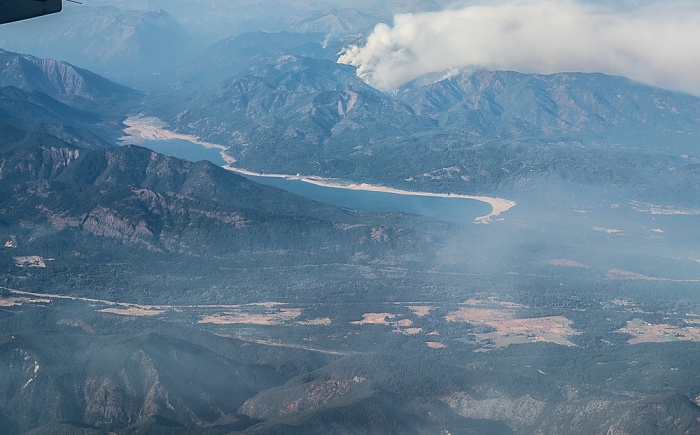 Washington Kittitas County: Cle Elum Lake 2017-08-25 Flug DAL1873 Salt Lake City (KSLC) - Seattle/Tacoma (KSEA) Luftbild aerial photo