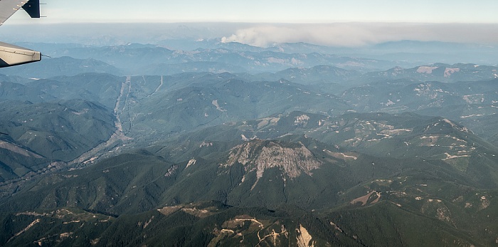 Washington King County: Cascade Range (Kaskadenkette) 2017-08-25 Flug DAL1873 Salt Lake City (KSLC) - Seattle/Tacoma (KSEA) Luftbild aerial photo