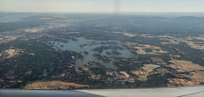 Washington Pierce County: Bonney Lake, Lake Tapps 2017-08-25 Flug DAL1873 Salt Lake City (KSLC) - Seattle/Tacoma (KSEA) Puget Sound Luftbild aerial photo