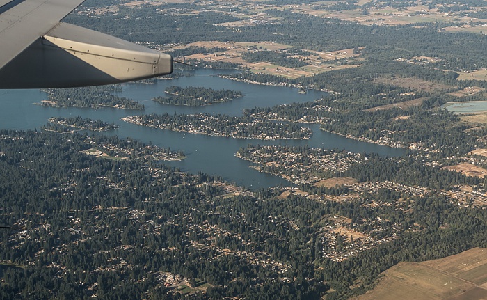 Washington Pierce County: Lake Tapps, Bonney Lake 2017-08-25 Flug DAL1873 Salt Lake City (KSLC) - Seattle/Tacoma (KSEA) Luftbild aerial photo