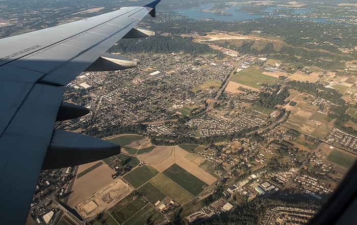 Washington Pierce County: Lake Tapps, Bonney Lake 2017-08-25 Flug DAL1873 Salt Lake City (KSLC) - Seattle/Tacoma (KSEA) Luftbild aerial photo