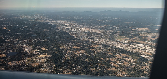 Washington Pierce County (unten) / King County 2017-08-25 Flug DAL1873 Salt Lake City (KSLC) - Seattle/Tacoma (KSEA) Edgewood Lakeland South Pacific Sumner Luftbild aerial photo