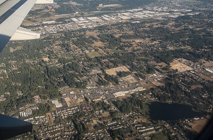 Washington Pierce County: Edgewood 2017-08-25 Flug DAL1873 Salt Lake City (KSLC) - Seattle/Tacoma (KSEA) Sumner Surprise Lake Luftbild aerial photo