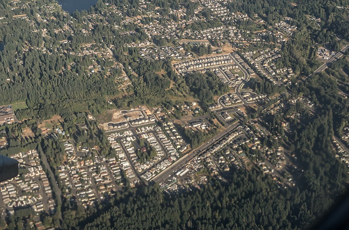 Washington King County: Lakeland South mit dem Enchanted Parkway South 2017-08-25 Flug DAL1873 Salt Lake City (KSLC) - Seattle/Tacoma (KSEA) Luftbild aerial photo