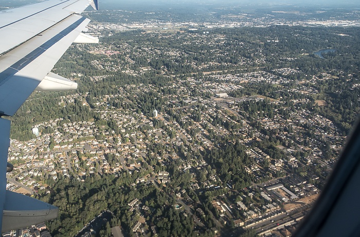 Washington King County: Federal Way / Lakeland North (oben) 2017-08-25 Flug DAL1873 Salt Lake City (KSLC) - Seattle/Tacoma (KSEA) Luftbild aerial photo