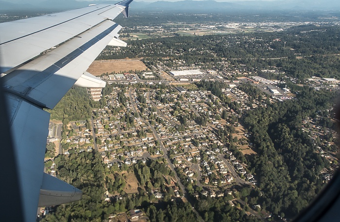 Washington King County: Des Moines 2017-08-25 Flug DAL1873 Salt Lake City (KSLC) - Seattle/Tacoma (KSEA) South Fork McSorley Creek Luftbild aerial photo
