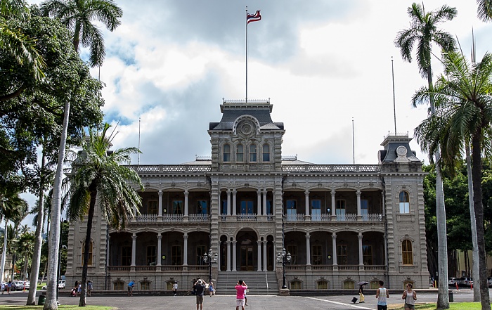 Downtown Honolulu: Hawaii Capital Historic District - Iolani Palace Honolulu