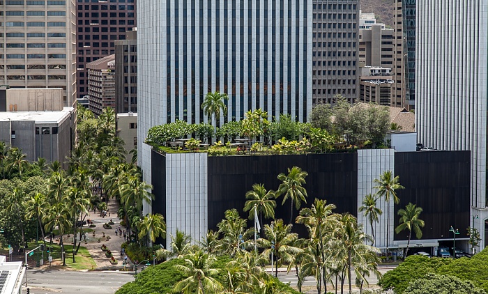 Blick vom Aloha Tower: Downtown Honolulu - Nimitz Highway und Topa Financial Center Honolulu