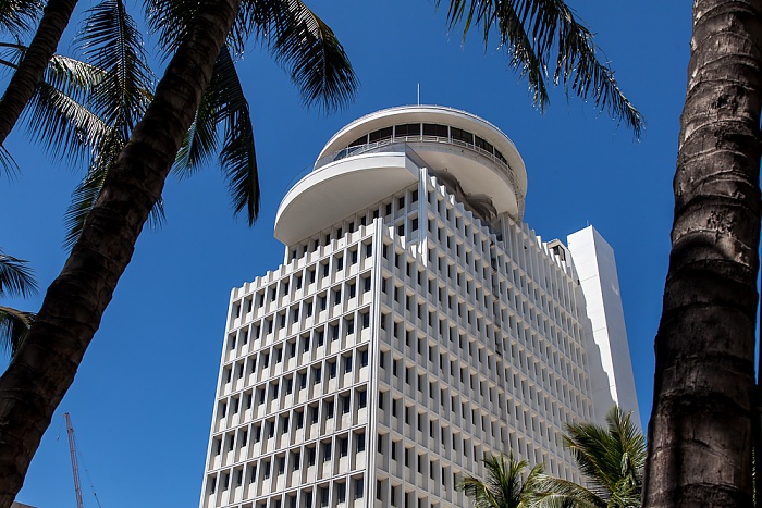 Waikiki: Kalakaua Avenue - Waikiki Business Plaza mit dem Top of Waikiki Honolulu