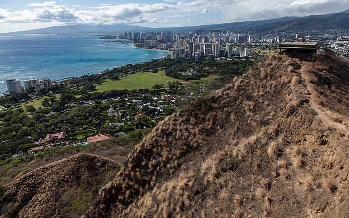Blick vom Diamond Head: Pazifik und Honolulu