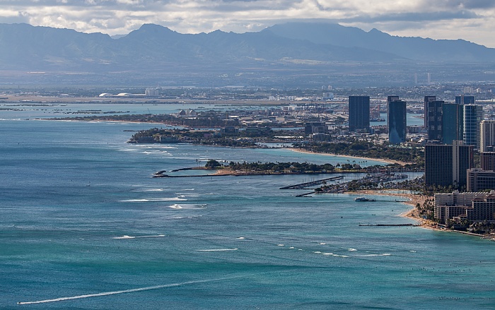 Blick vom Diamond Head: Pazifik und Honolulu Ala Wai Harbor Magic Island Waikiki Waikiki Beach