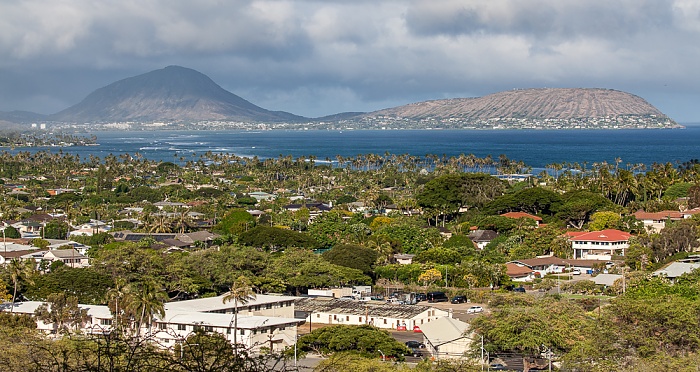 Blick vom Diamond Head: Maunalua Bay (Pazifik) und Hawaii Kai mit Koko Crater (links) und Koko Head Honolulu