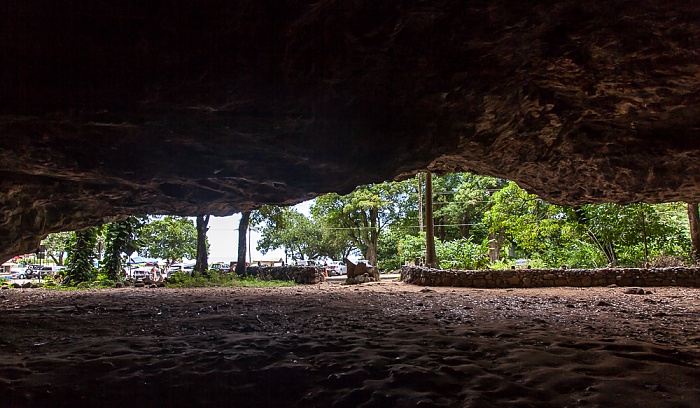 Maniniholo Dry Cave Hanalei
