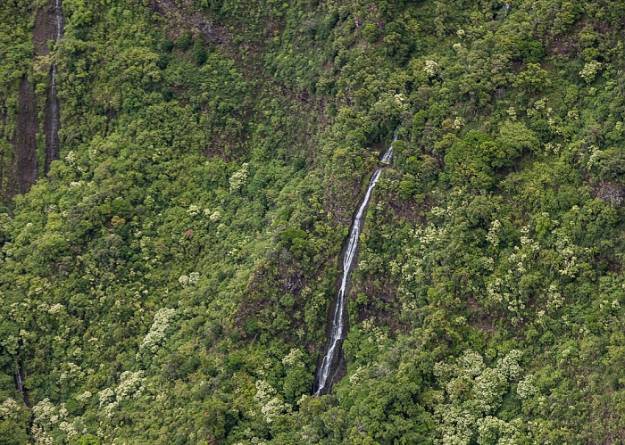 Blick aus dem Hubschrauber: Wasserfälle Kauai