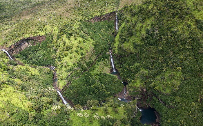 Kauai Blick aus dem Hubschrauber: Wasserfälle Luftbild aerial photo