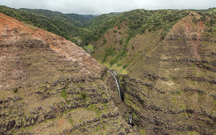 Kauai Blick aus dem Hubschrauber: Waimea Canyon - Wasserfälle Luftbild aerial photo