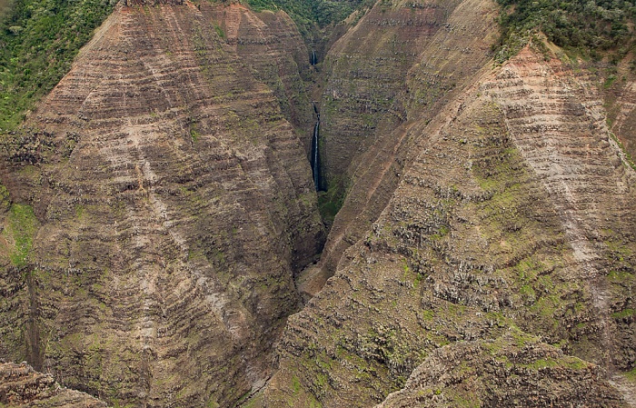 Kauai Blick aus dem Hubschrauber: Waimea Canyon - Wasserfälle Luftbild aerial photo