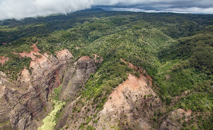 Blick aus dem Hubschrauber: Makaha Ridge Kauai