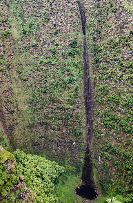 Kauai Blick aus dem Hubschrauber: Na Pali Coast mit dem Hanakoa Valley - Hanakoa Falls Luftbild aerial photo
