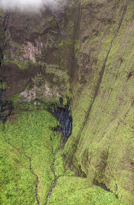 Blick aus dem Hubschrauber: Kawaikini Falls Kauai