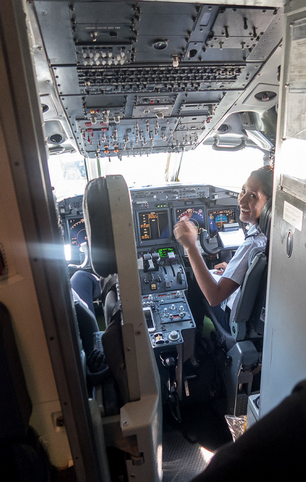 Kahului Airport: Cockpit