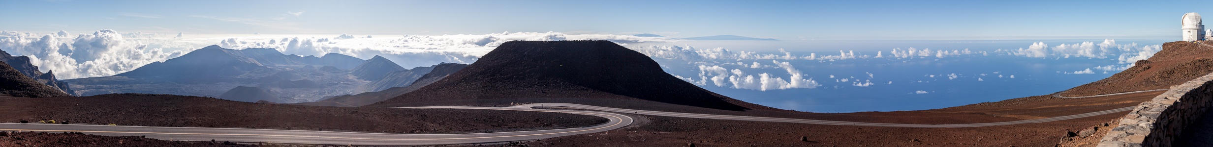 Haleakala National Park Blick vom Red Hill (Pu'u 'Ula'ula): Haleakala Crater (East Maui Volcano) Haleakala Observatory