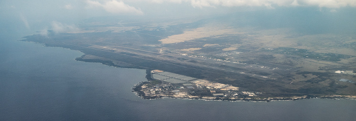 Kailua-Kona Ellison Onizuka Kona International Airport at Keāhole Luftbild aerial photo