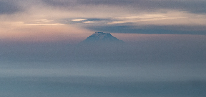 Washington Cascade Range (Kaskadenkette): Mount Rainier 2017-09-16 Flug ICE684 Seattle/Tacoma (KSEA) - Keflavík (KEF/BIKF) Luftbild aerial photo