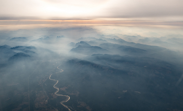 Washington Skykomish River, Cascade Range (Kaskadenkette) 2017-09-16 Flug ICE684 Seattle/Tacoma (KSEA) - Keflavík (KEF/BIKF) Luftbild aerial photo