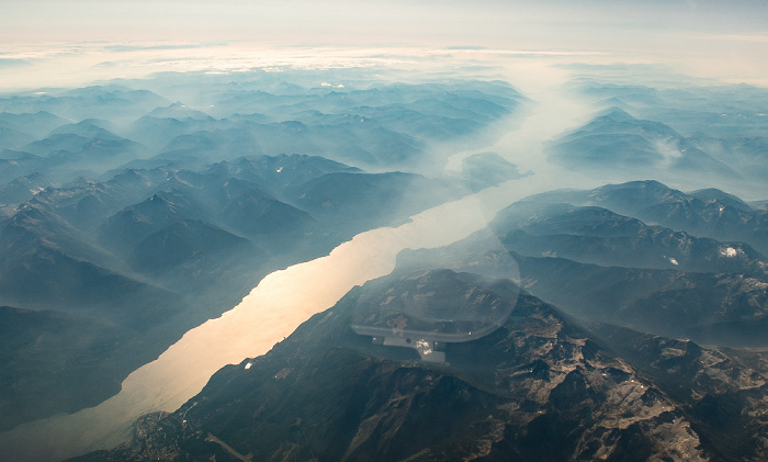 British Columbia Columbia Mountains (v.u.): Selkirk Mountains, Kootenay Lake, Purcell Mountains 2017-09-16 Flug ICE684 Seattle/Tacoma (KSEA) - Keflavík (KEF/BIKF) Luftbild aerial photo