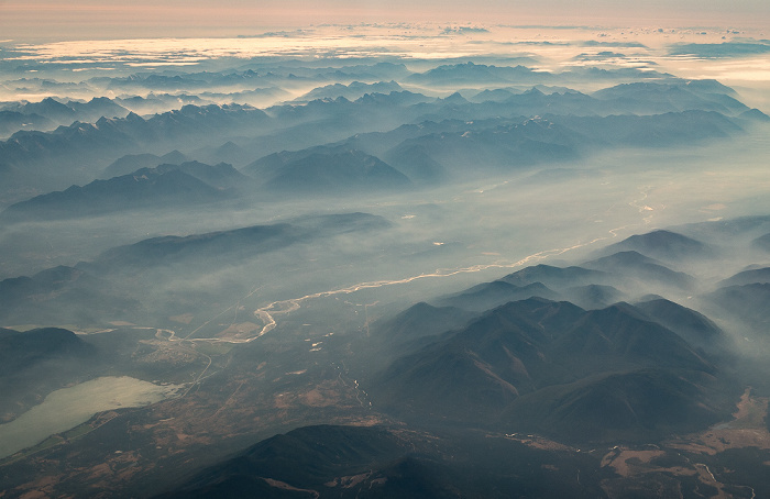 British Columbia Kootenay River, Rocky Mountains 2017-09-16 Flug ICE684 Seattle/Tacoma (KSEA) - Keflavík (KEF/BIKF) Columbia Lake Luftbild aerial photo