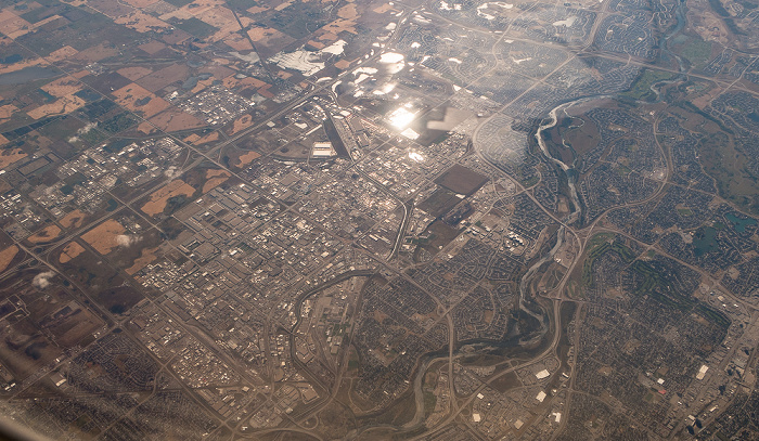 Alberta Calgary, Bow River 2017-09-16 Flug ICE684 Seattle/Tacoma (KSEA) - Keflavík (KEF/BIKF) Luftbild aerial photo