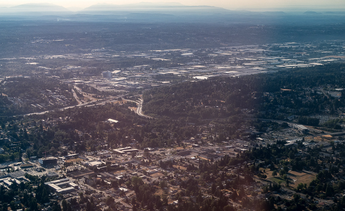 Washington King County: Tukwila, Interstate I-5 (links oben) 2017-08-27 Flug DAL1195 Seattle/Tacoma (KSEA) - Daniel K Inouye Intl (PHNL) Luftbild aerial photo