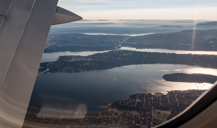 King County: Seattle, Lake Washington mit Mercer Island 2017-08-27 Flug DAL1195 Seattle/Tacoma (KSEA) - Daniel K Inouye Intl (PHNL) Andrews Bay Bellevue Seward Park Luftbild aerial photo