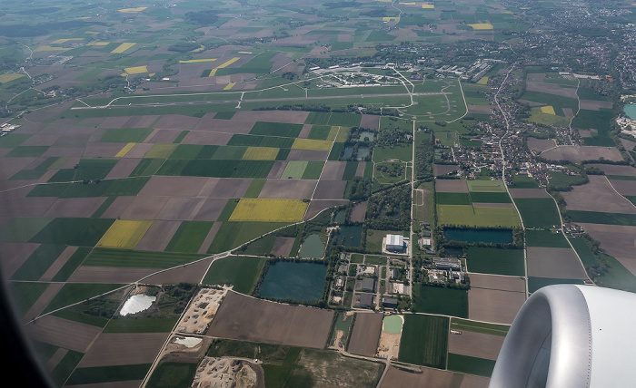 Wehrwissenschaftliches Institut für Werk- und Betriebsstoffe (unten), Fliegerhorst Erding (oben) 2018-04-27 Flug ELY354 München Franz Josef Strauß (MUC/EDDM) - Ben Gurion (TLV/LLBG) Luftbild aerial photo