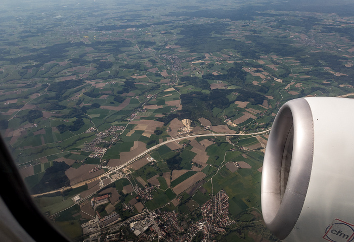 Bayern - Landkreis Erding: Bundesautobahn A 94 mit der Anschlussstelle Dorfen 2018-04-27 Flug ELY354 München Franz Josef Strauß (MUC/EDDM) - Ben Gurion (TLV/LLBG) Armstorf Luftbild aerial photo