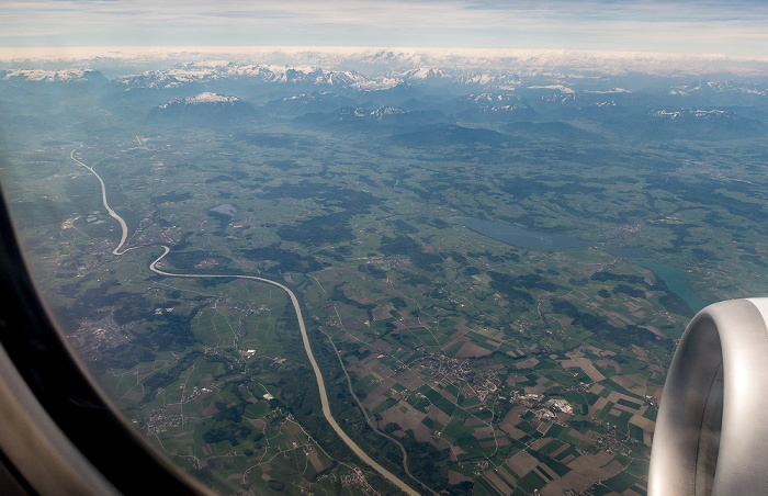 Bayern - Landkreis Traunstein: Salzach, Waginger See (links) und Tachinger See 2018-04-27 Flug ELY354 München Franz Josef Strauß (MUC/EDDM) - Ben Gurion (TLV/LLBG) Chiemgauer Alpen Fridolfing Luftbild aerial photo