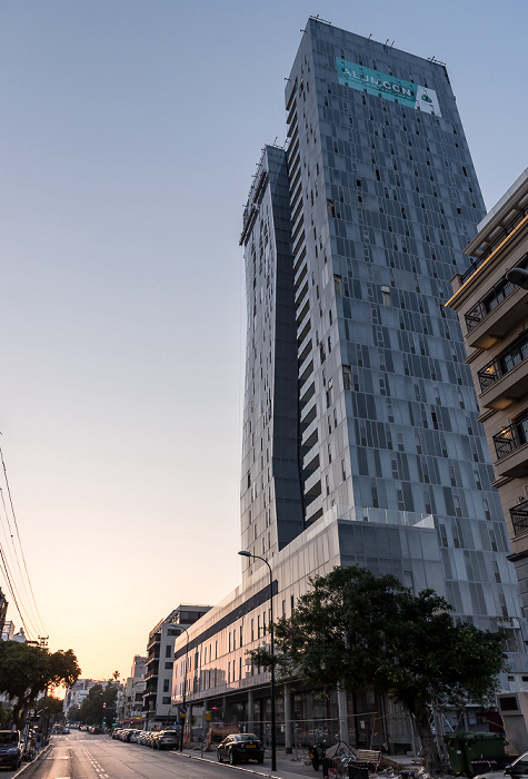 Tel Aviv Arlozorov Street: Dan Tower