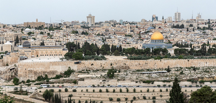 Jerusalem Blick vom Ölberg: Altstadt mit Tempelberg Al-Aqsa-Moschee Felsendom