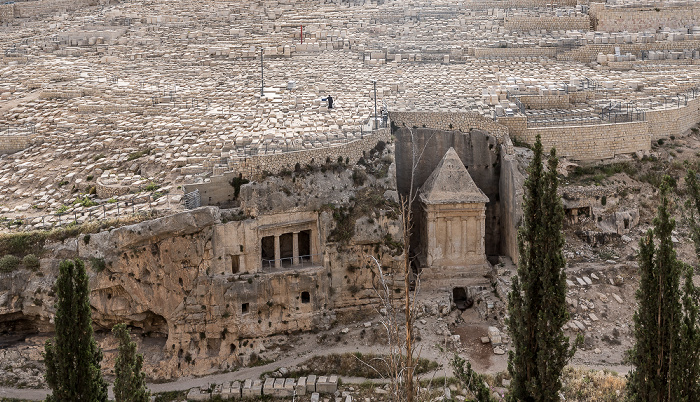 Jerusalem Kidrontal: Jüdischer Friedhof, Grab der Bnei Hesir (links), Grab des Zacharias
