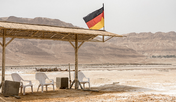 Ein Gedi Sea Of Spa: Strand am Toten Meer - Deutsche Flagge En Gedi