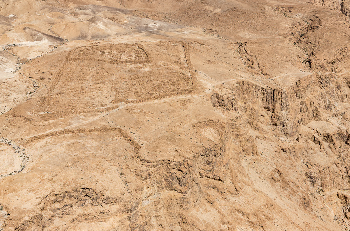 Blick vom Masada-Tafelberg: Römisches Lager Masada