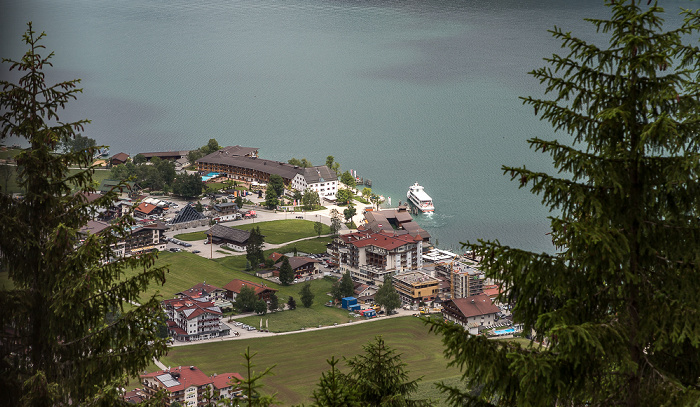 Blick aus der Karwendel-Bahn: Pertisau, Achensee Zwölferkopf