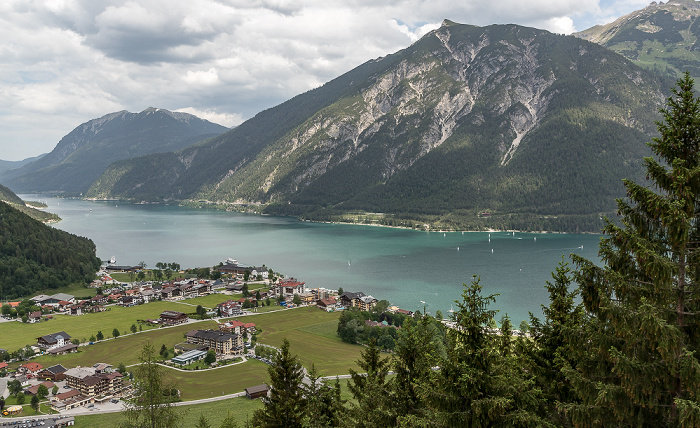 Blick aus der Karwendel-Bahn: Pertisau, Achensee, Brandenberger Alpen Zwölferkopf