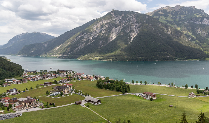 Blick aus der Karwendel-Bahn: Pertisau, Achensee, Brandenberger Alpen Zwölferkopf